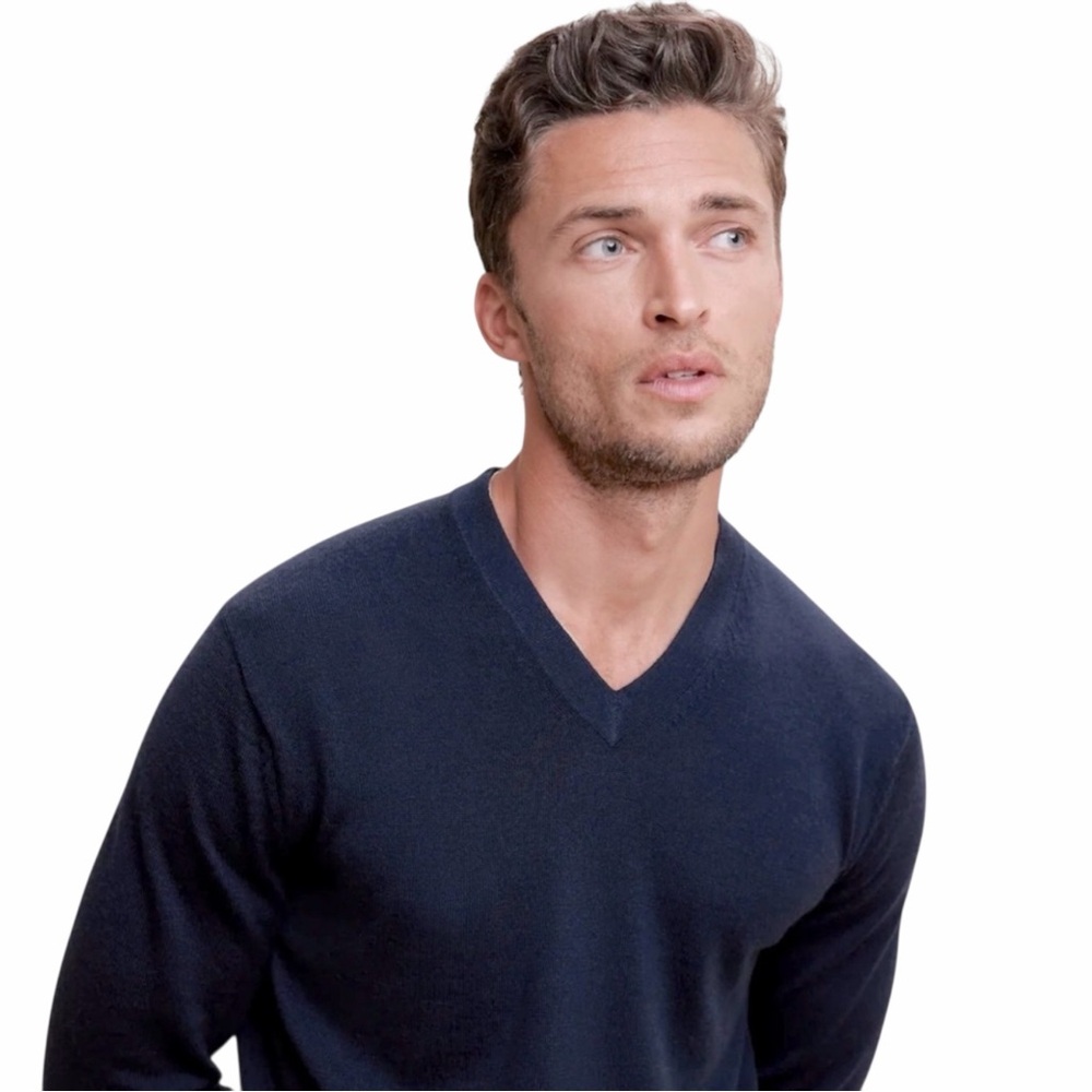 NEW Banana Republic Navy Blue V Neck Premium Luxe Yarn Sweater size XL